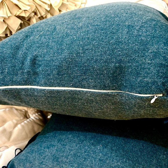 Accent Pillows - Picture 4 of 7